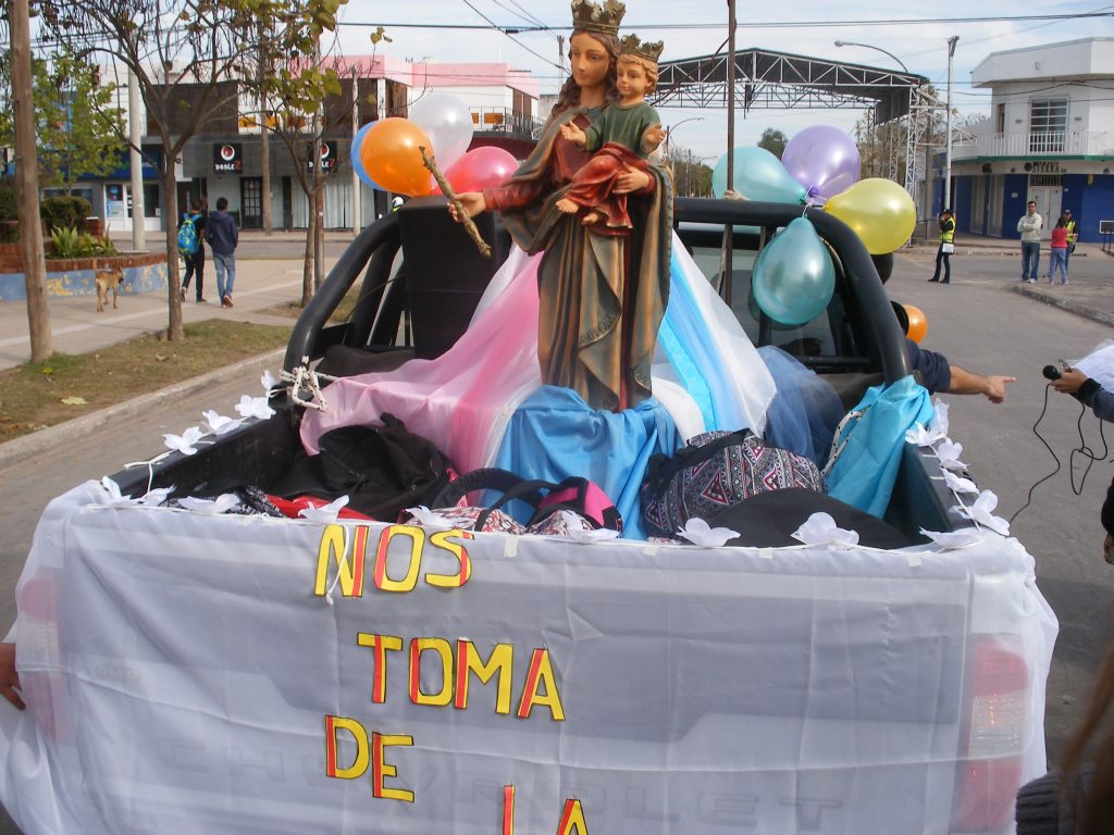 procesion de María Auxiliadora en Victorica